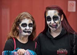 Haunted-Fairgrounds-Cast-2013-10-25-by-Mike-Bay-023-A
