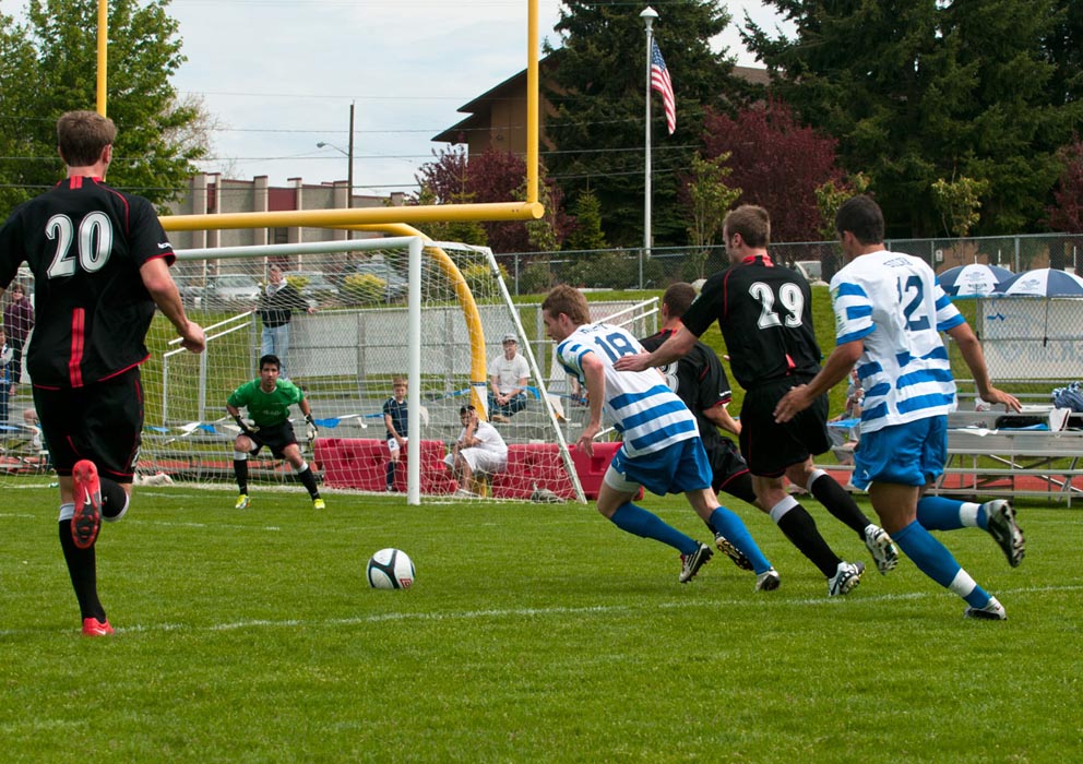 Pumas-vs-Washington-095-05-14-2011-by-Mike-Bay-Goal-Setup